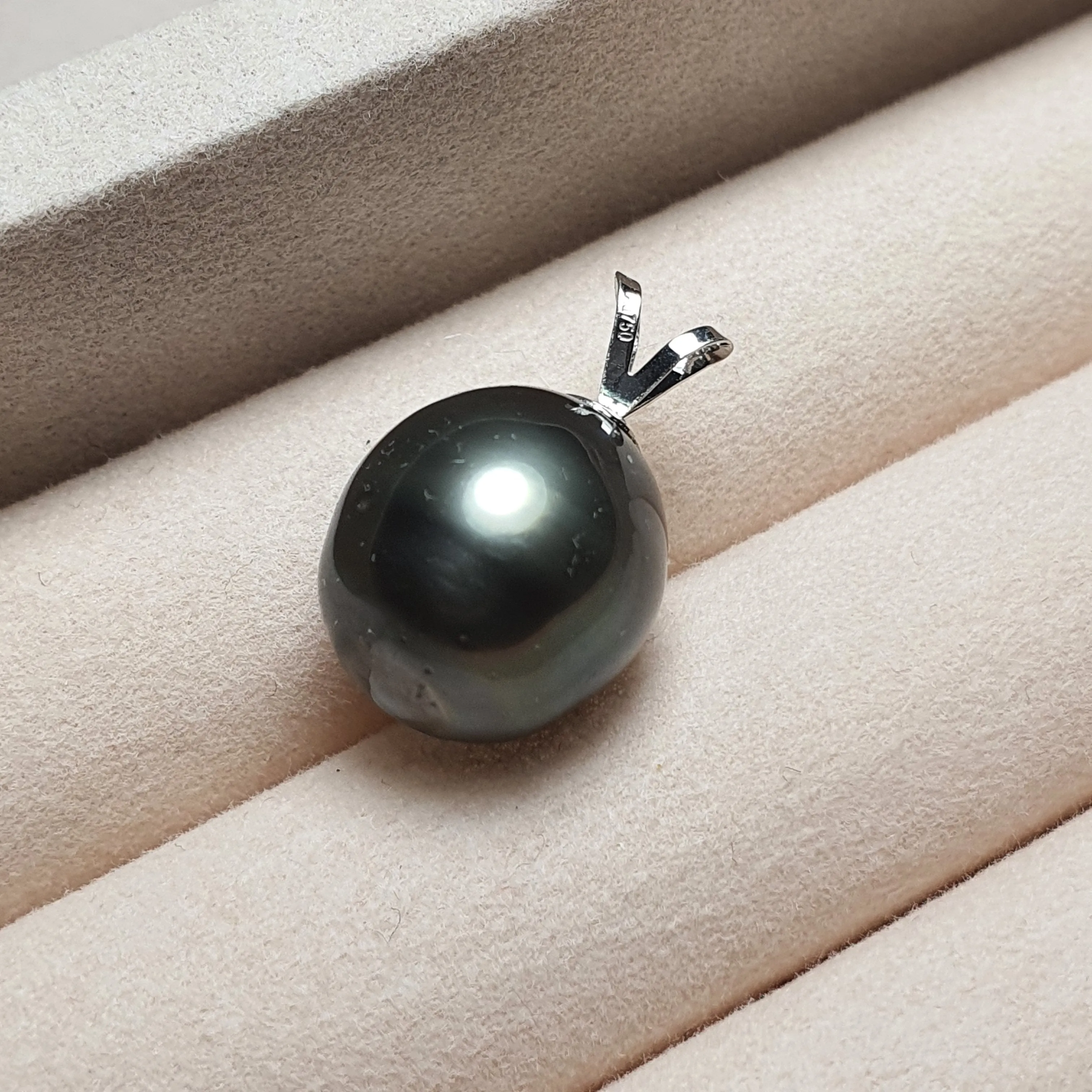 10mm Tahitian Baroque Pearl Pendant, 18k Gold