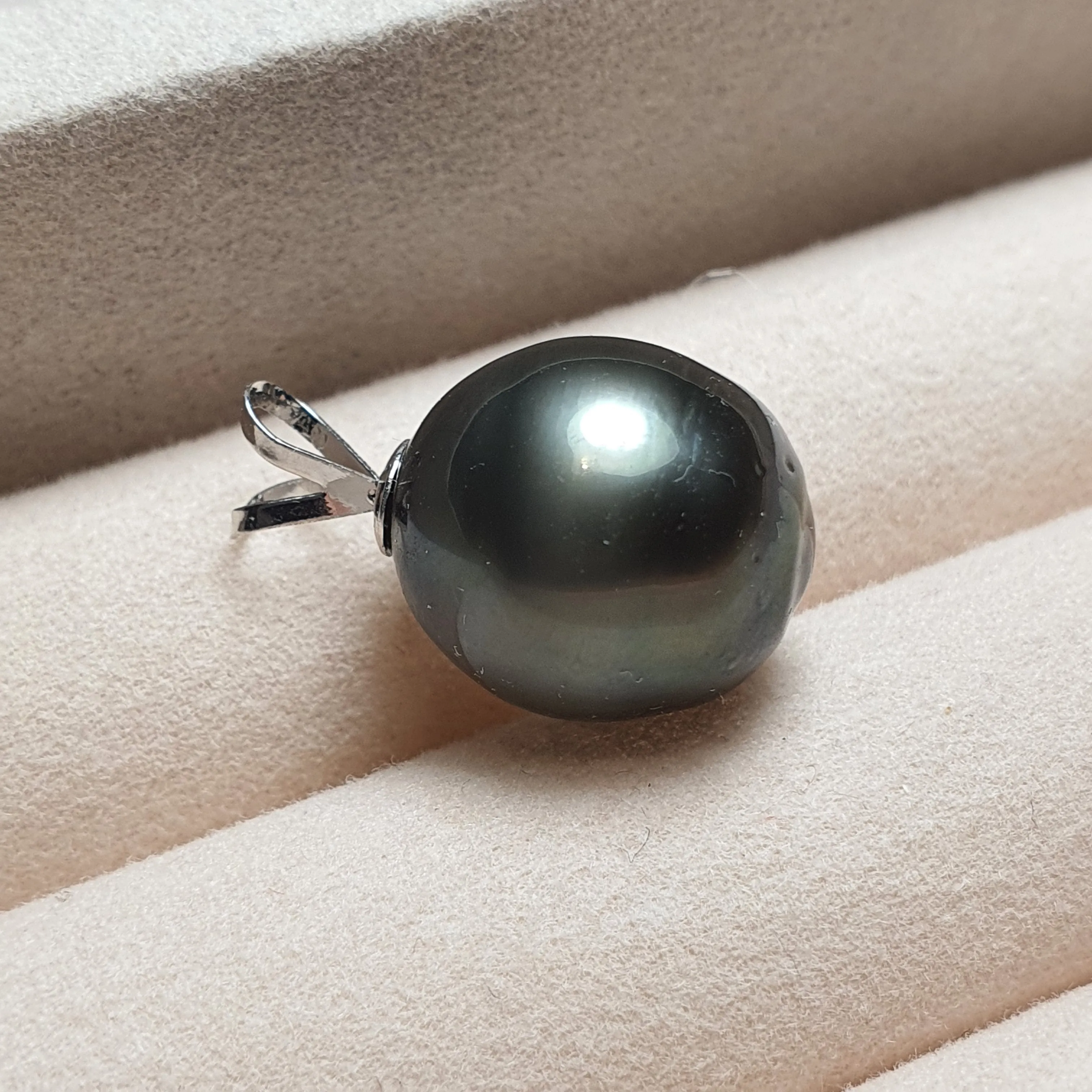 10mm Tahitian Baroque Pearl Pendant, 18k Gold