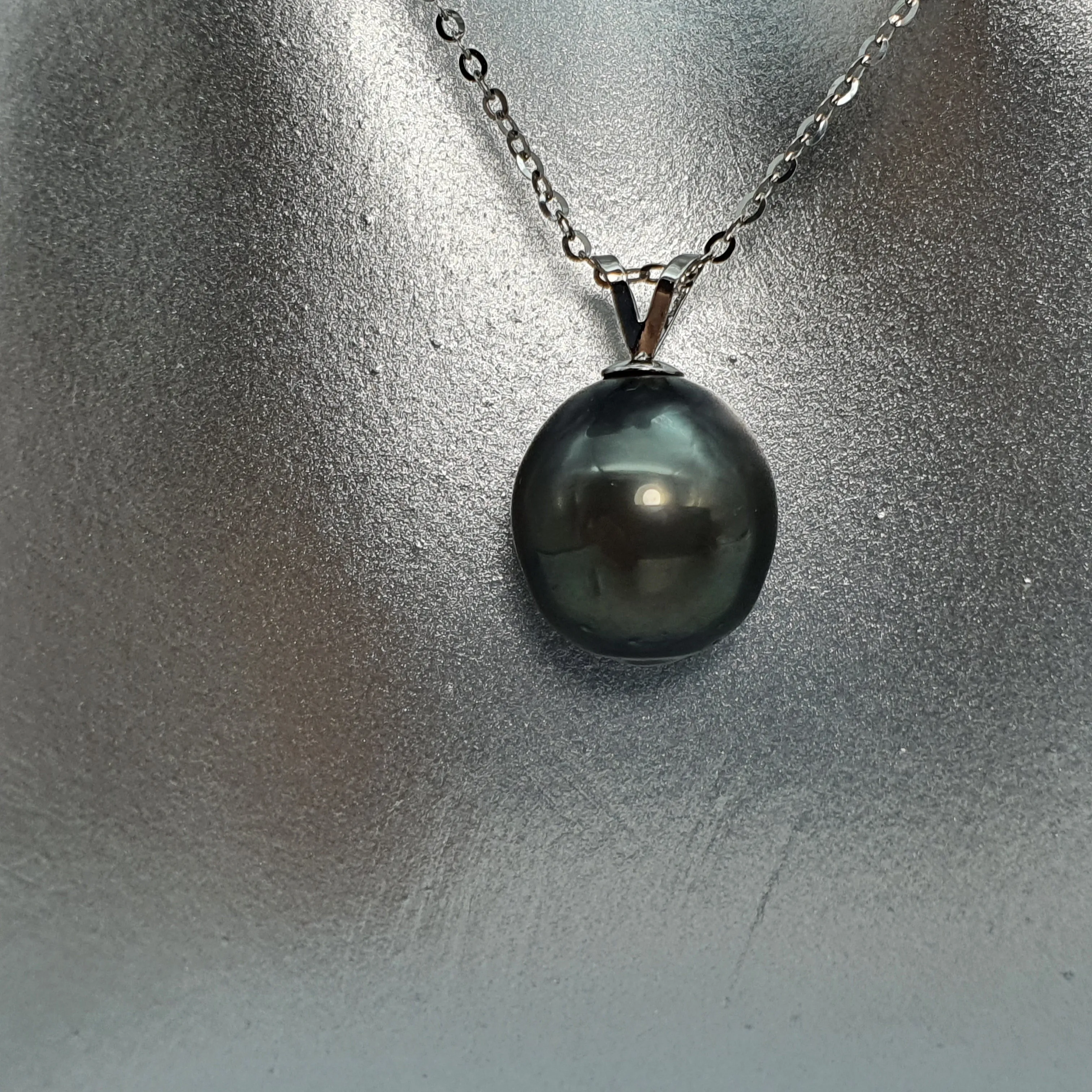 10mm Tahitian Baroque Pearl Pendant, 18k Gold