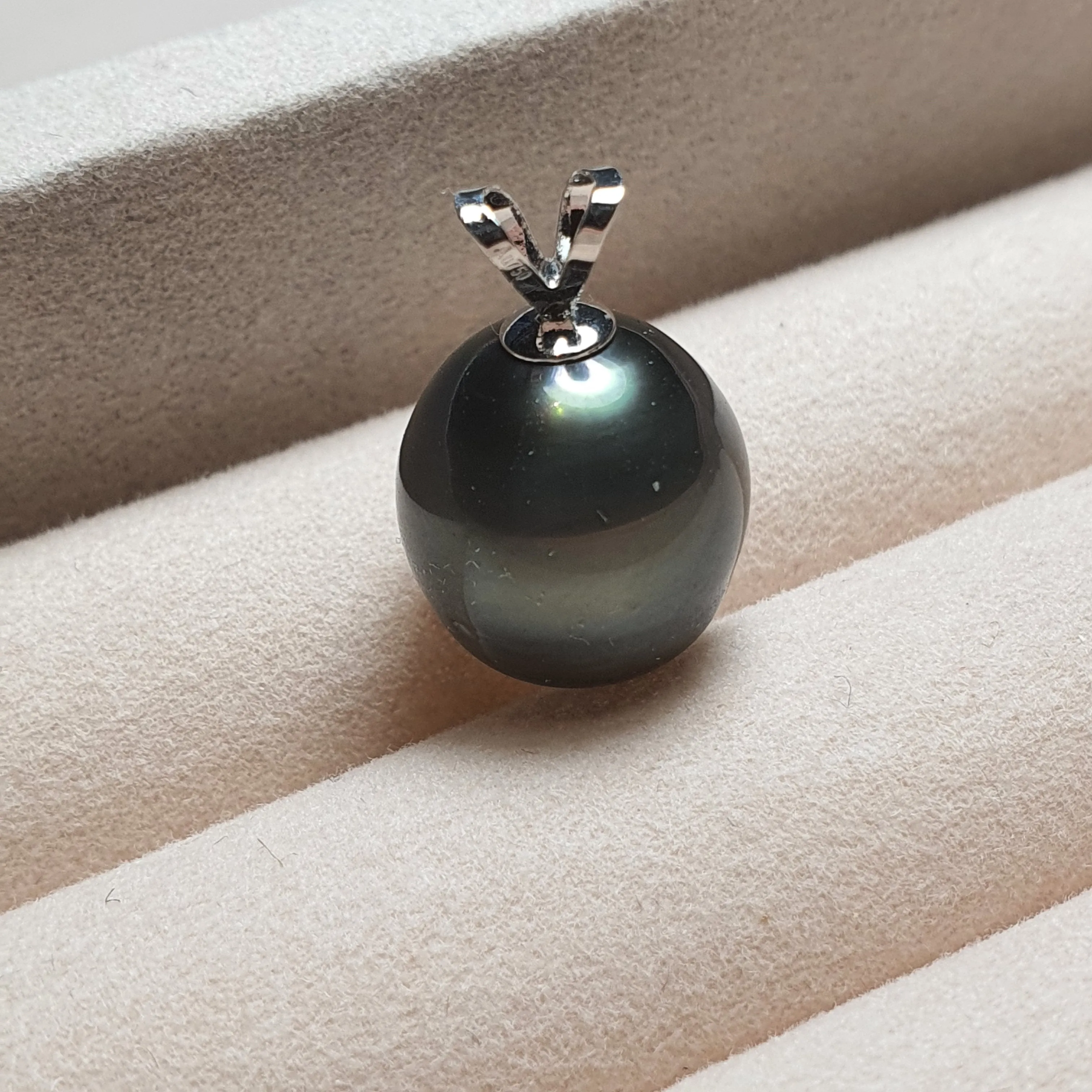10mm Tahitian Baroque Pearl Pendant, 18k Gold