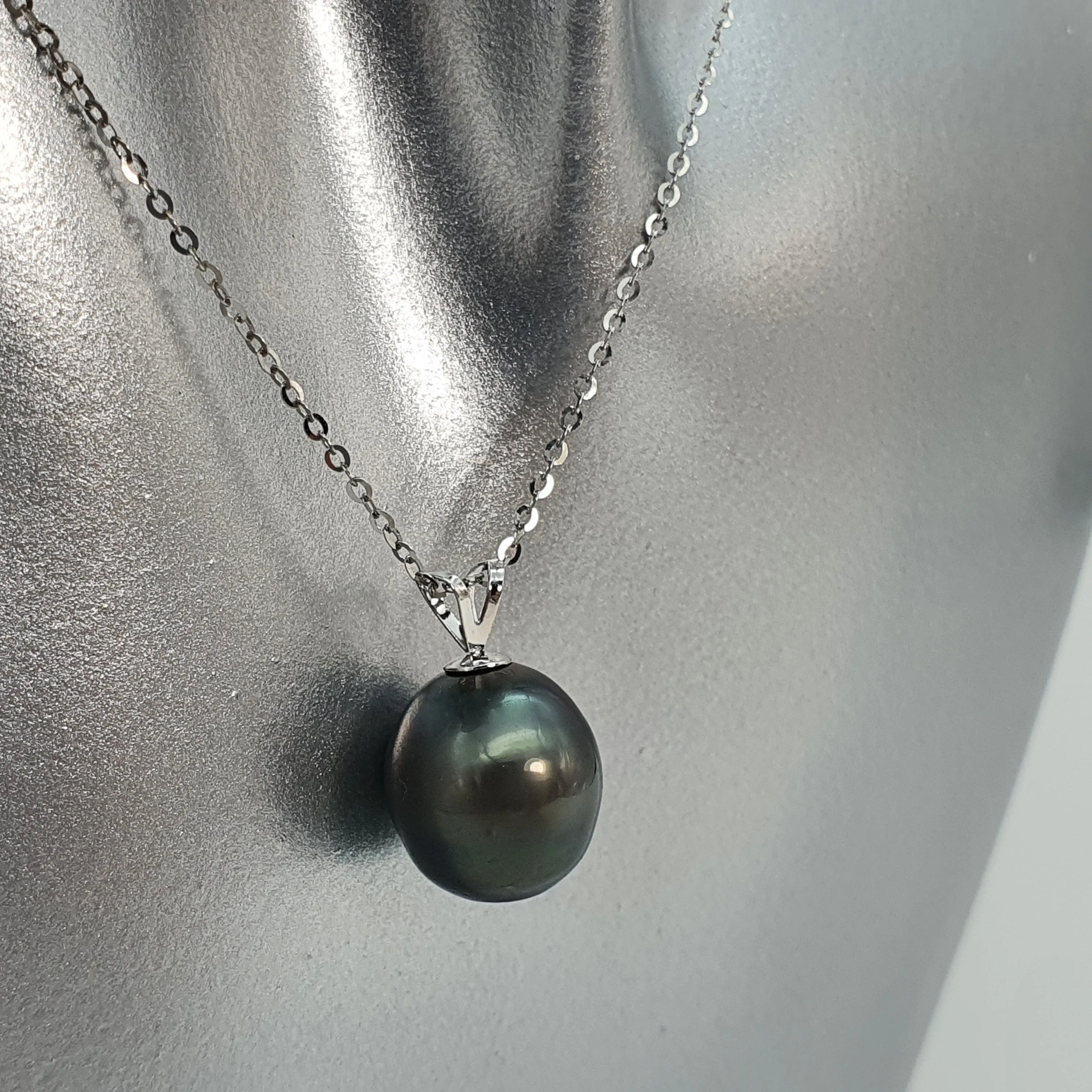 10mm Tahitian Baroque Pearl Pendant, 18k Gold