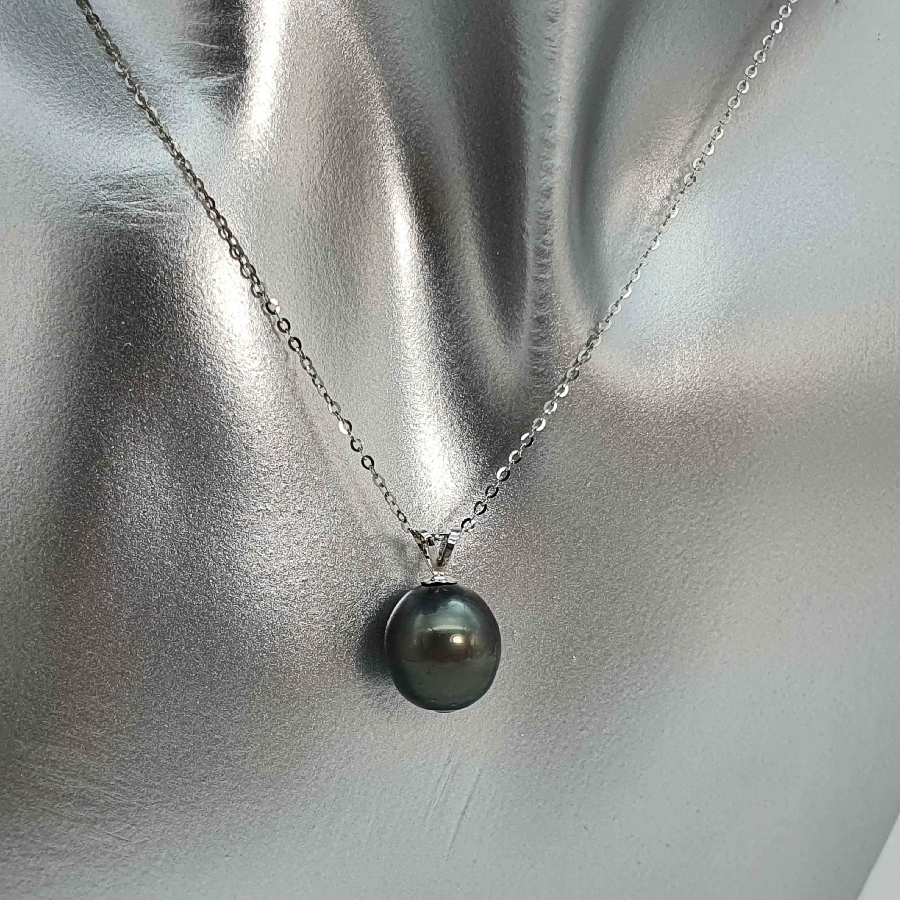 10mm Tahitian Baroque Pearl Pendant, 18k Gold