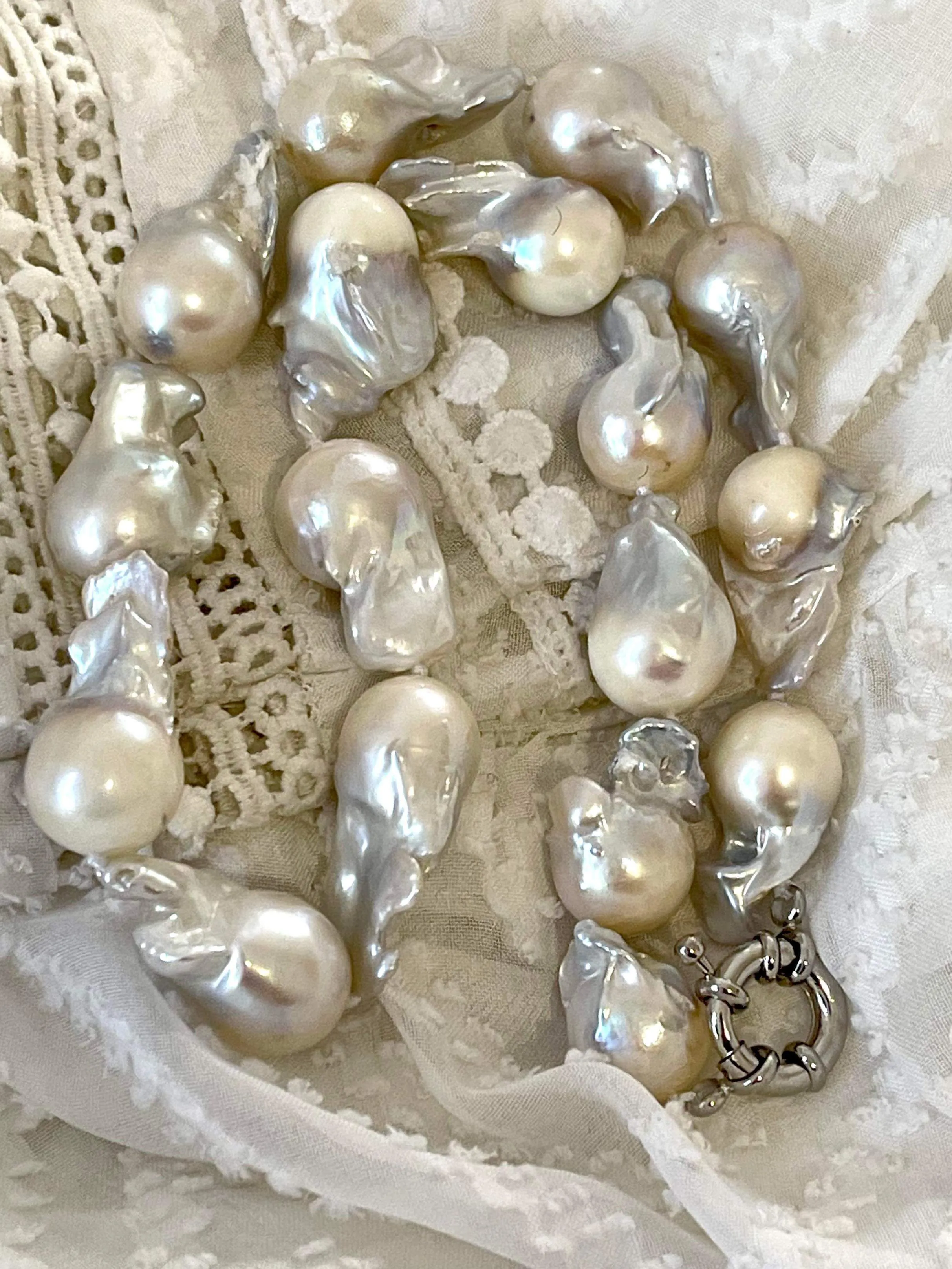 Baroque Beauty Choker