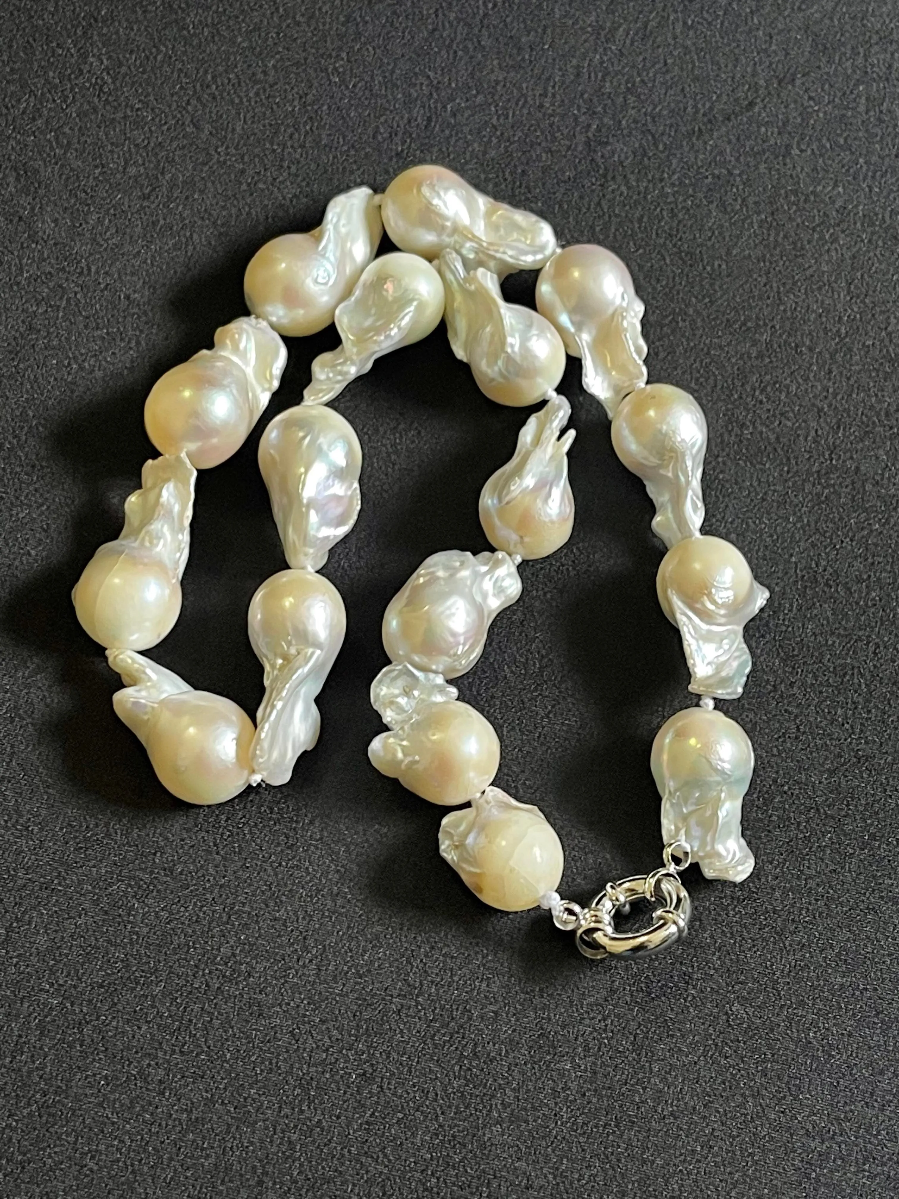 Baroque Beauty Choker