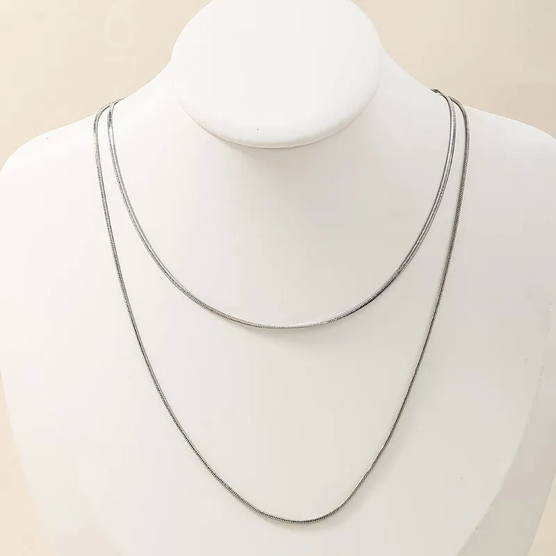 Chic Minimalist Women's Necklace Set with a Touch of Elegance