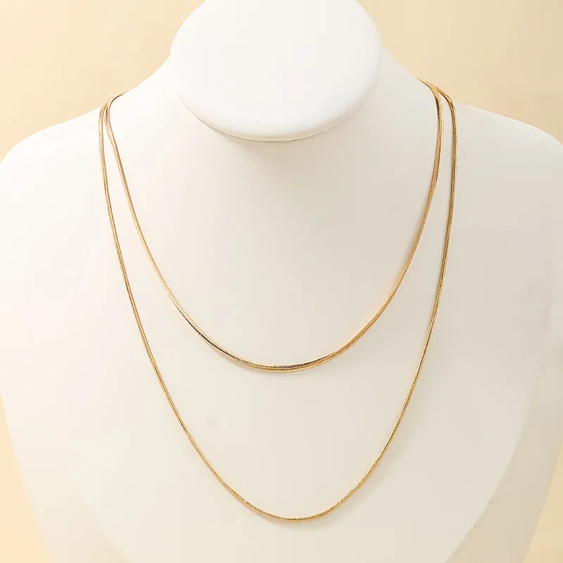 Chic Minimalist Women's Necklace Set with a Touch of Elegance