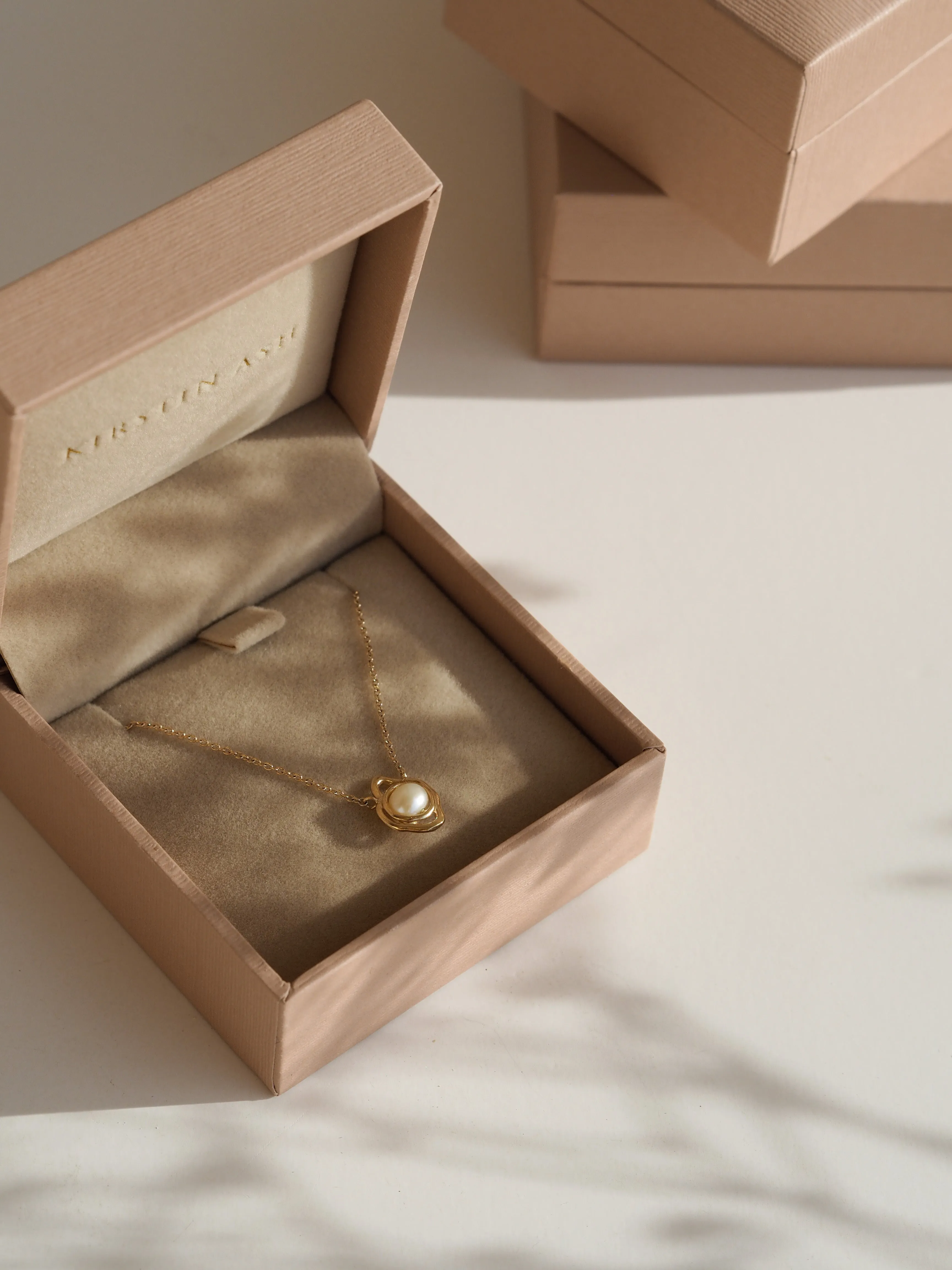 CLASSIC PEARL BRACELET (9K GOLD)
