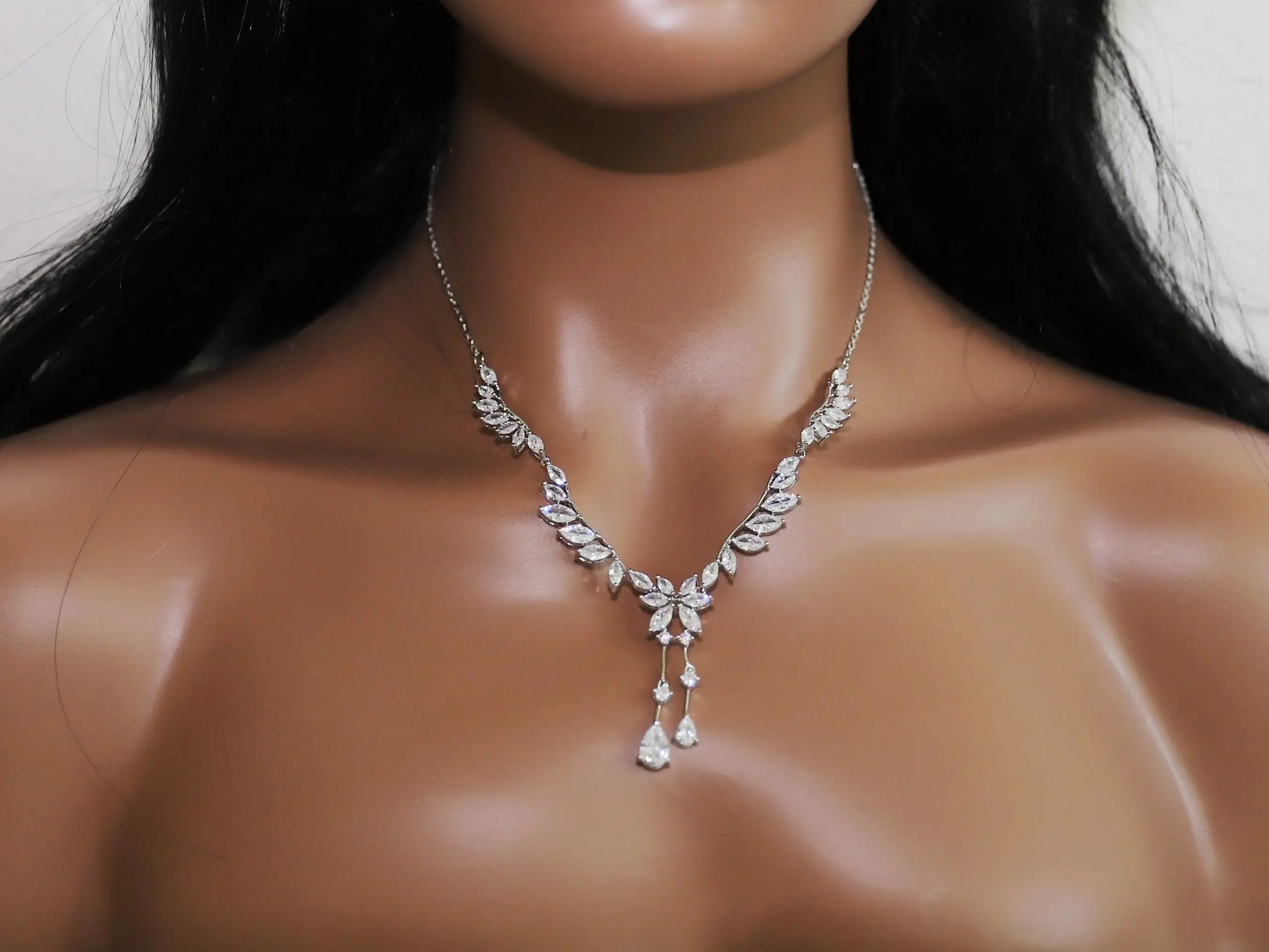 Delightful Silver Angel Wings Necklace and Earring Set - Silver