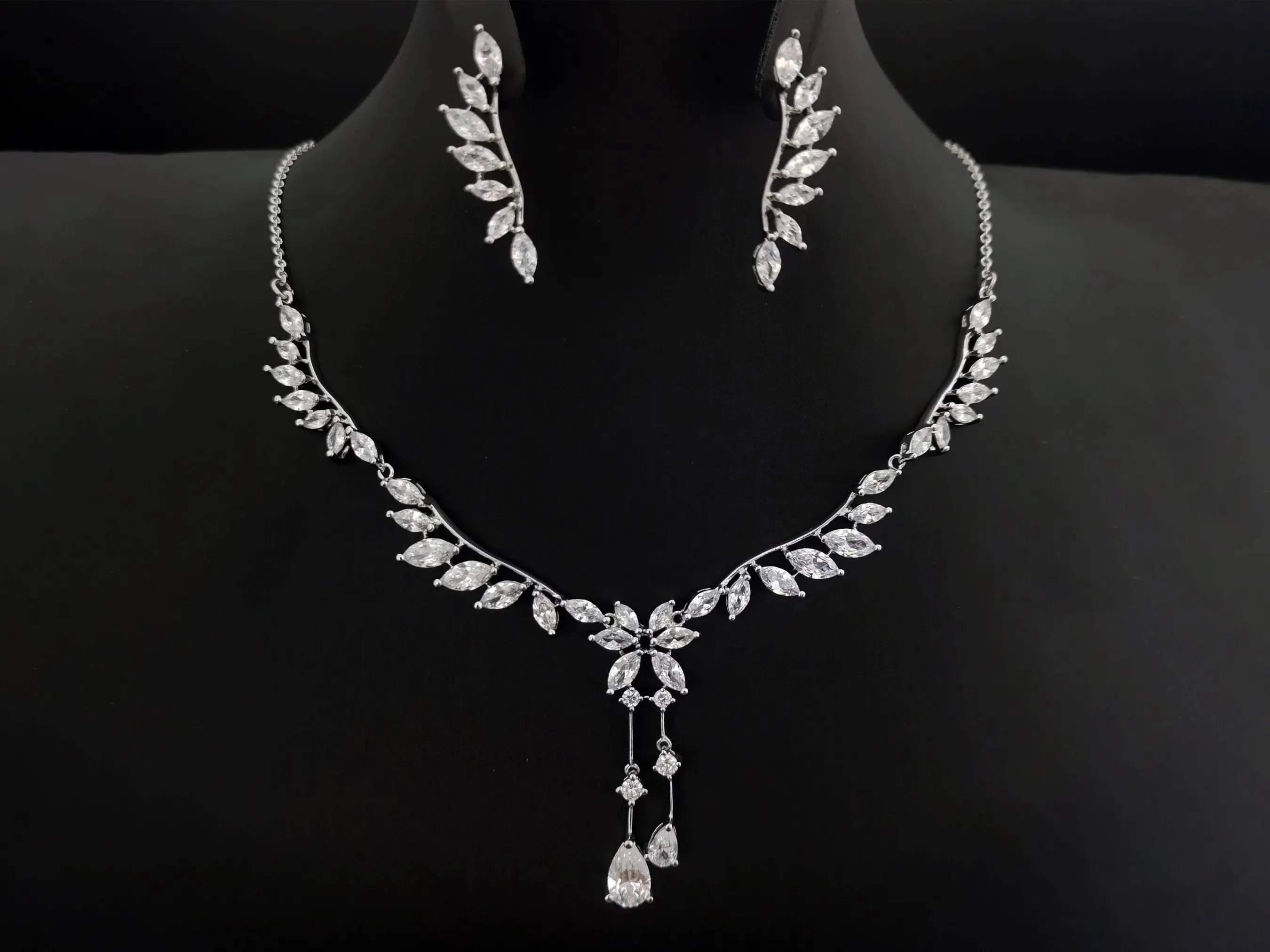 Delightful Silver Angel Wings Necklace and Earring Set - Silver