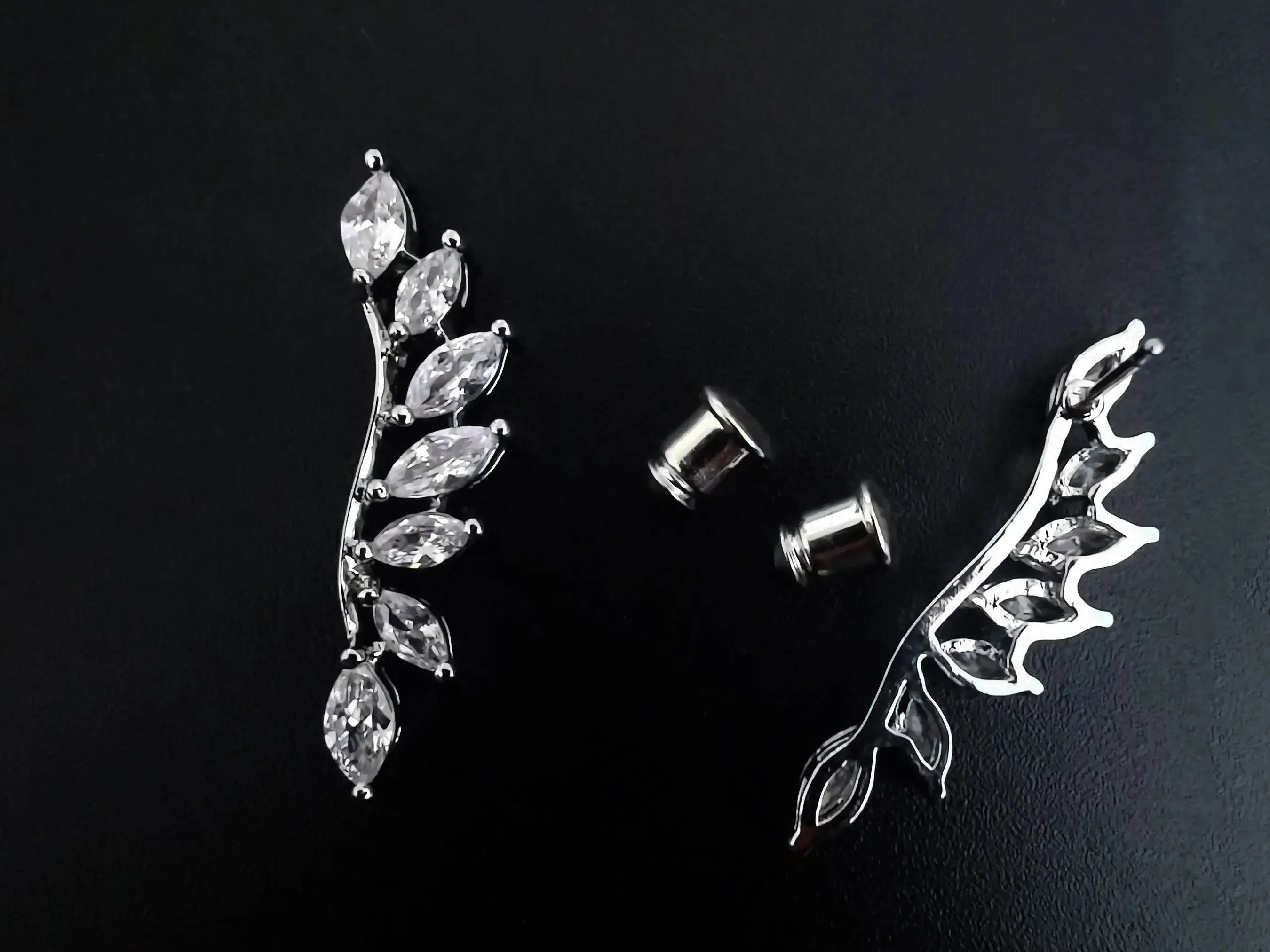 Delightful Silver Angel Wings Necklace and Earring Set - Silver