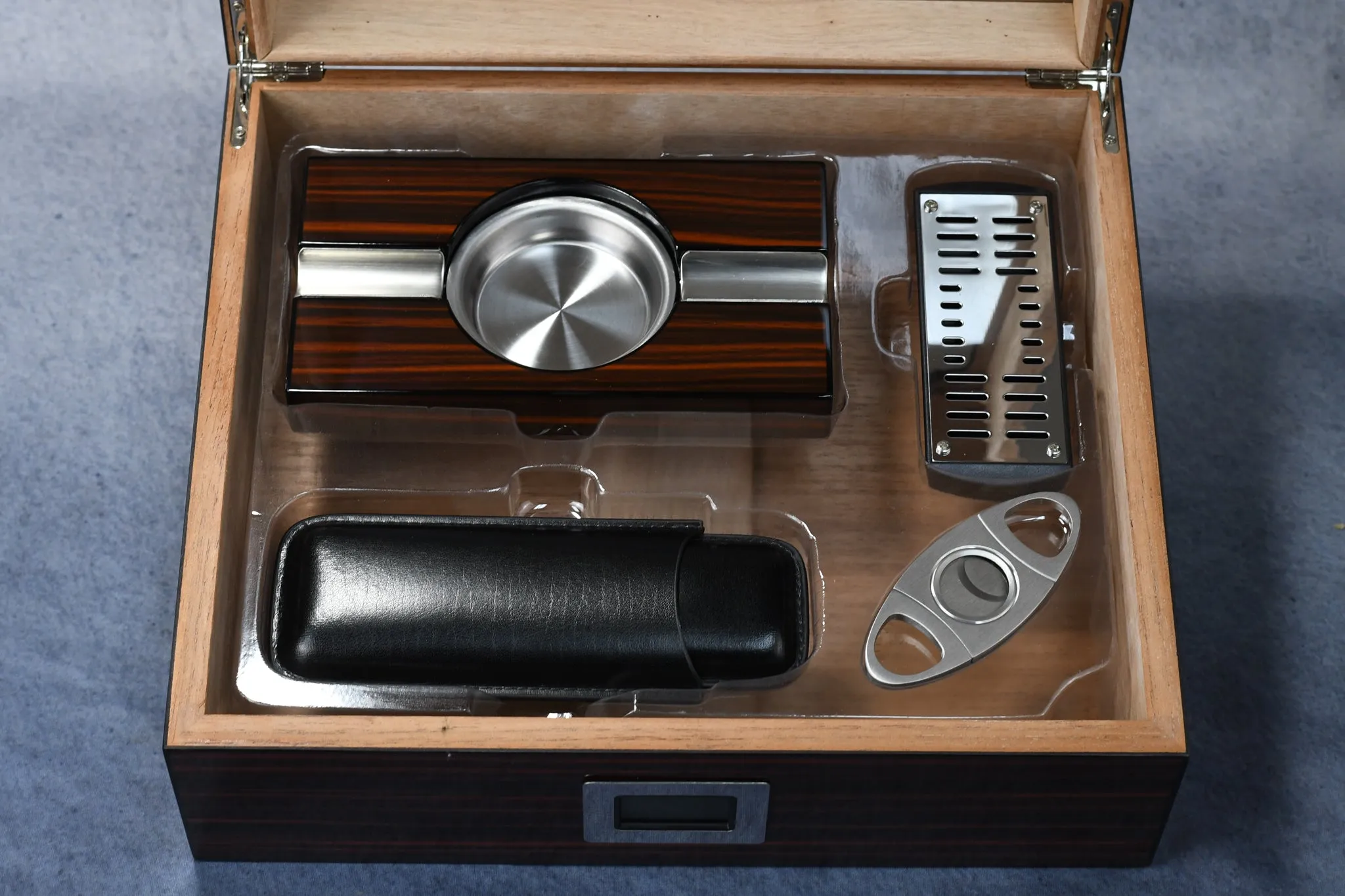 Kensington Humidor Gift Set