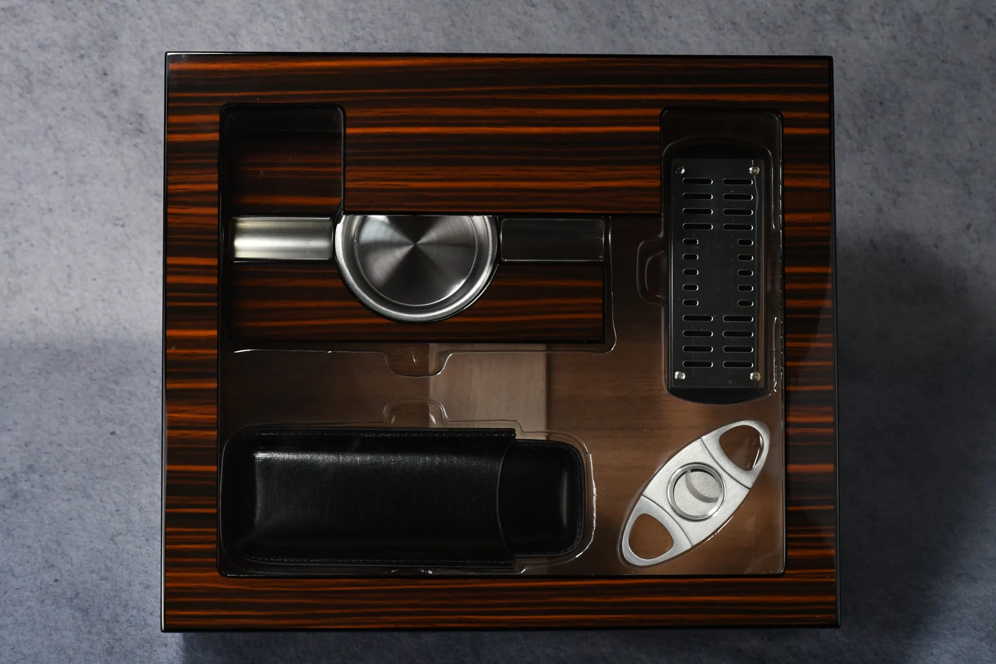Kensington Humidor Gift Set