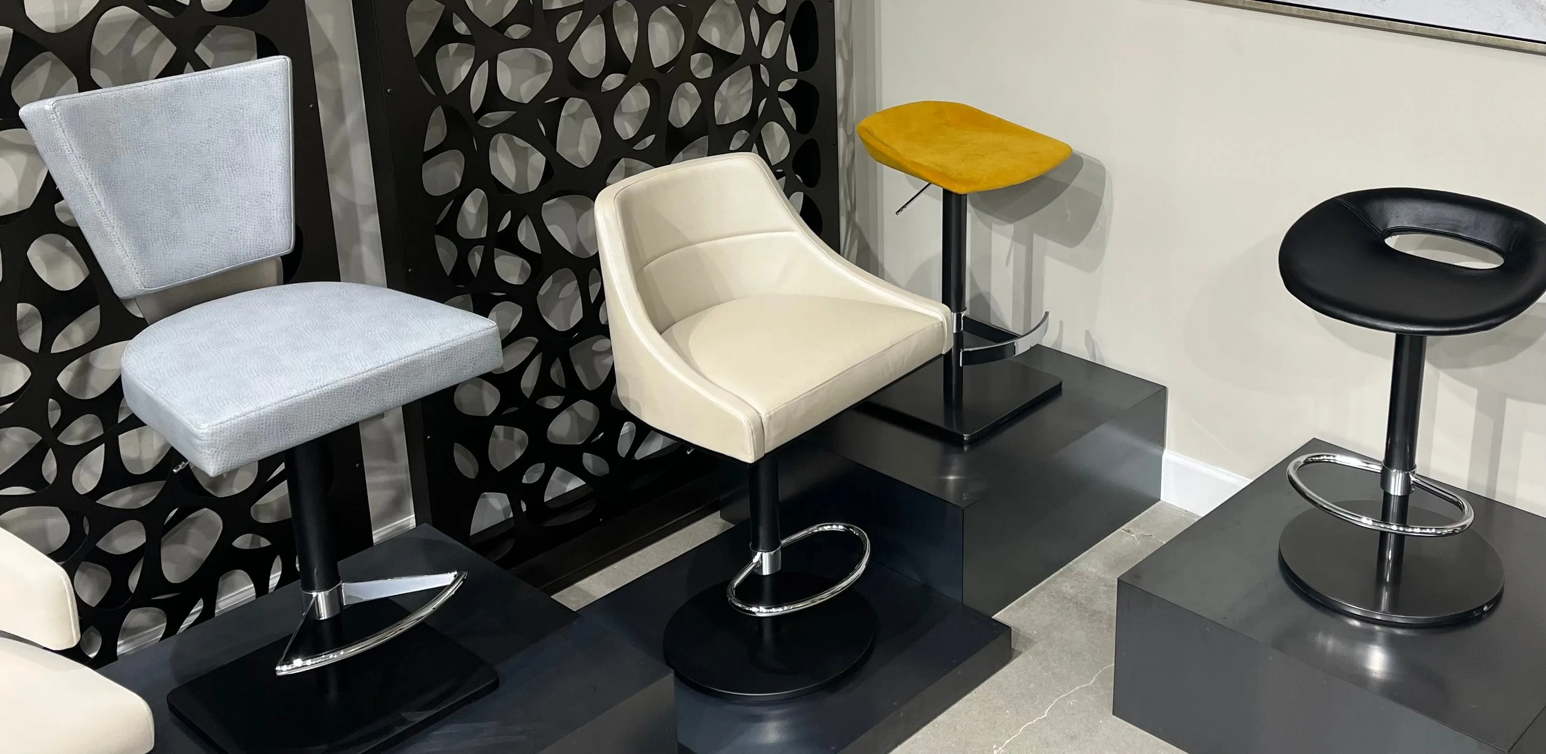 OAHU Adjustable Stool