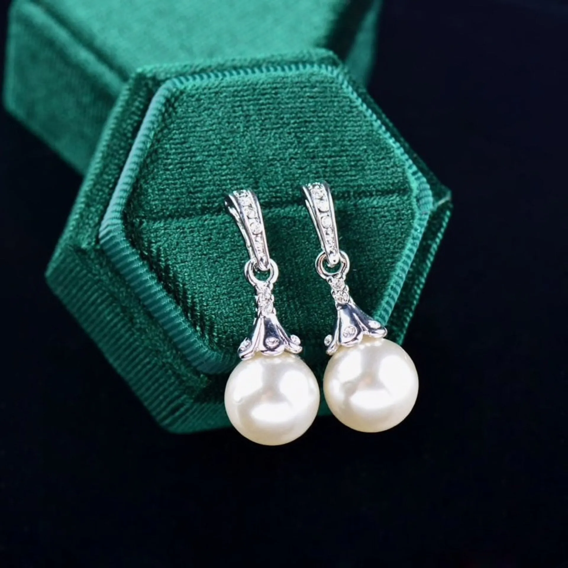 "Allison" - Pearl and Cubic Zirconia Jewelry Set