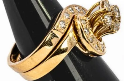 "Sustainable Elegance: Pre-Loved 18ct Yellow Gold & Diamond Bridal Set"