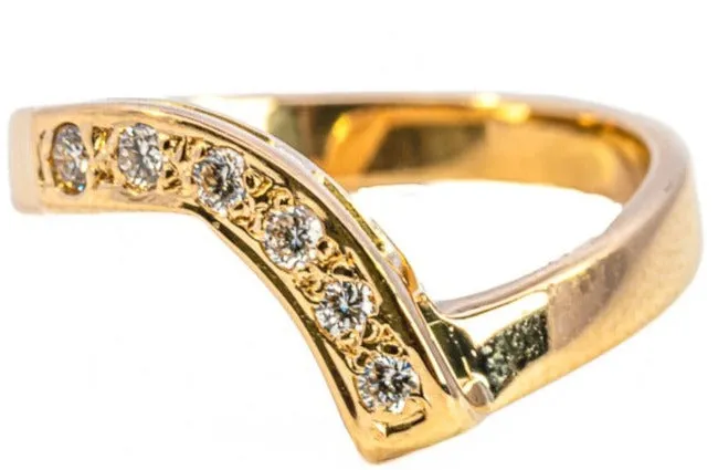 "Sustainable Elegance: Pre-Loved 18ct Yellow Gold & Diamond Bridal Set"