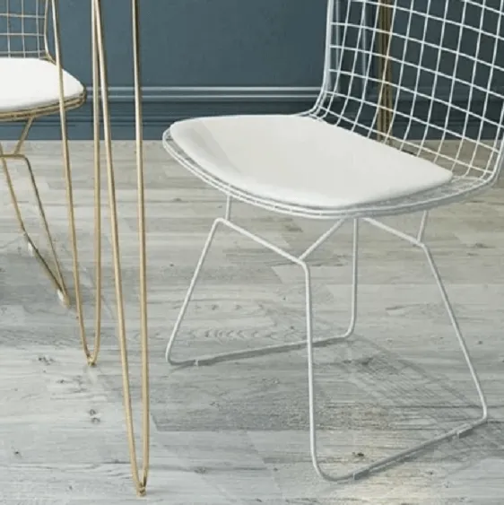Var - Simple Modern Iron Frame Chair